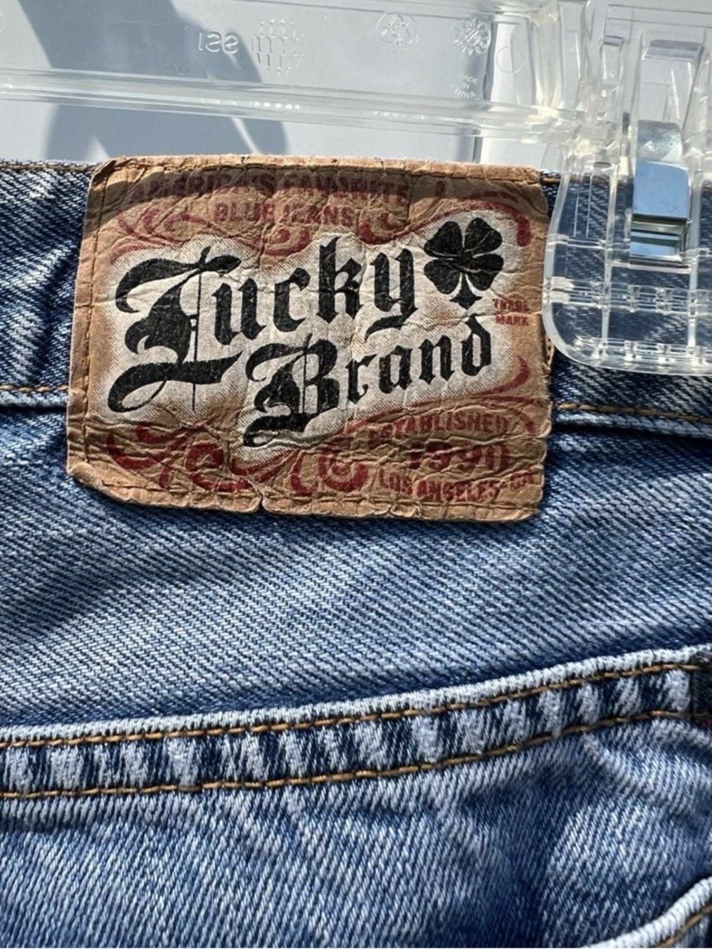 Vintage USA Made Lucky Brand Relaxed Fit Zipper Fly 100% Cotton Size 32 Unisex